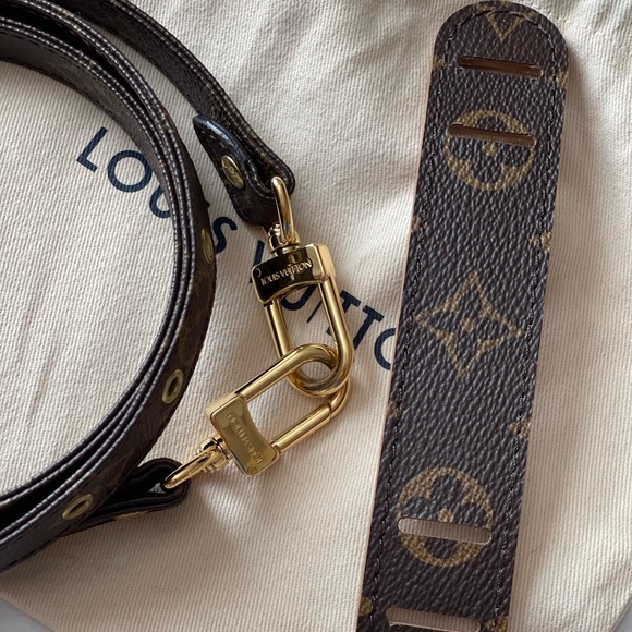 Louis Vuitton LARGE POCHETTE ACCESOIRES w/ 16mm Adjustable MONOGRAM STRAP - Picture 16 of 16